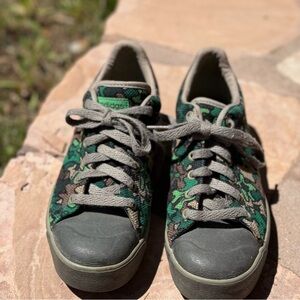 Adidas Camouflage Stan Smith Safety Sneakers with Gray Accents Men’s Size 6